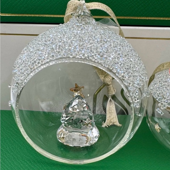 NIB Exclusive Swarovski Set/2 Balls With Christmas Tree Inside Ornament #5658125 - Picture 6 of 8